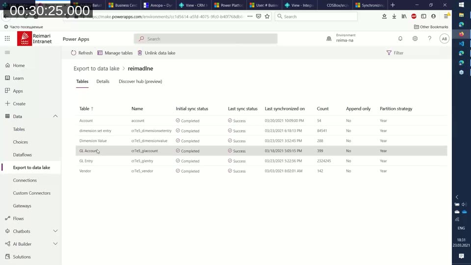 Dataverse Export to data lake page listing linked tables, sync status, and record counts