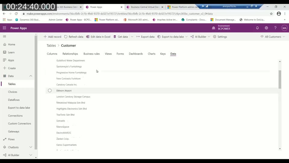 Customer table in Power Apps showing live Business Central customer records retrieved through the virtual table